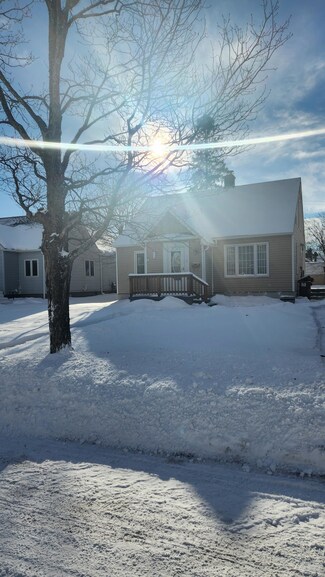 417 Dillon St, Sault Sainte Marie, MI 49783
