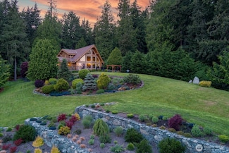 7353 Cedar House Ct, Clinton, WA 98236