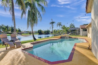 5421 Hawkes Bluff Ave, Davie, FL 33331