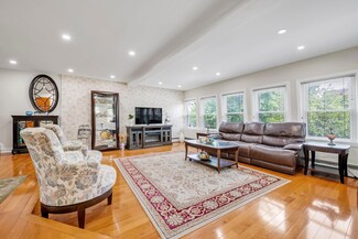 85-62 148th St, Jamaica, NY 11435