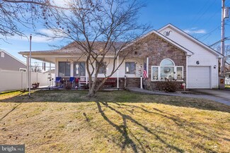 6 Indian Park Rd, Levittown, PA 19057