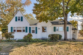 15 N Holly Ave, Maple Shade, NJ 08052