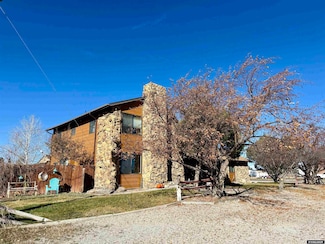 114 N 9th St, Saratoga, WY 82331