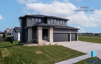 6604 E Hawker Cir, Sioux Falls, SD 57110