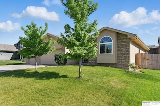 1901 Apollo Ln, Papillion, NE 68133