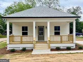 304 Dogwood Ave, Social Circle, GA 30025