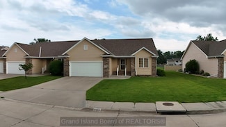 4021 Sandalwood Dr, Grand Island, NE 68803