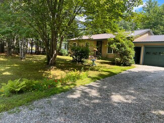 39 Pine Grove Ave, Glenburn, ME 04401