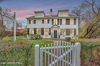 102 Worthington Ave, Shawnee On Delaware, PA 18356