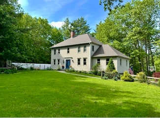 10 Hobbs Rd, Lee, NH 03861