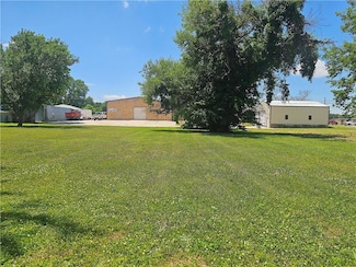 610 S Chestnut St, Iola, KS 66749