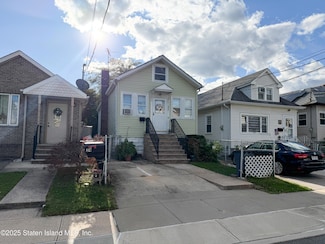 32 Glover St, Staten Island, NY 10308