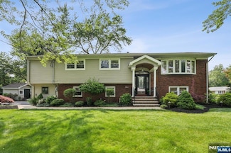 9 Marts Ln, Pine Brook, NJ 07058