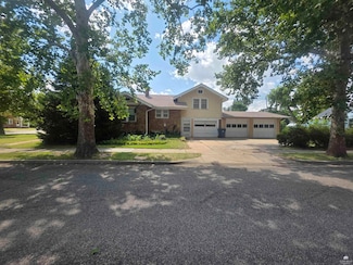 1100 S 9th St, Salina, KS 67401