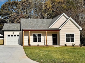 316 W Lee Ave, Yadkinville, NC 27055