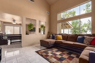 950 Acorn Ln, Corona, CA 92880
