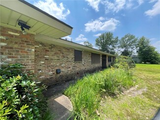 605 University Dr, Lake Charles, LA 70605