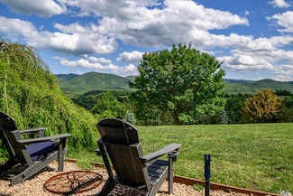35 Meadow Heights Ln, Lexington, VA 24450