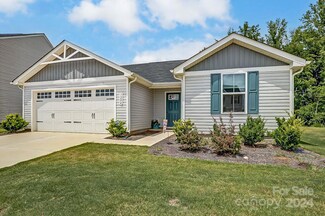 5204 Rustling Pines Ct, Charlotte, NC 28215