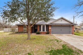 704 N Wilson St, Kaufman, TX 75142