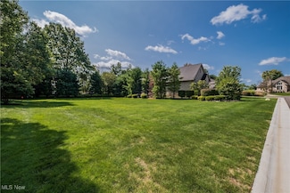 6439 Dunwoody Cir NW, Canton, OH 44718