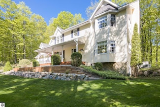 8356 Forest Dr, Traverse City, MI 49684