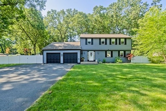 86 Ridgecrest Dr, Westfield, MA 01085