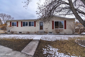 4002 Walnut St, Grand Forks, ND 58201