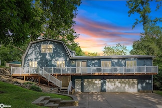 10552 Rolling Hills Dr, Burlington, IA 52601