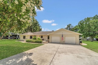 224 Lakeshore Dr, Polk City, FL 33868