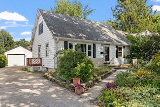 438 S Wright St, Naperville, IL 60540