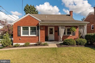 1001 Orchard St, Akron, PA 17501
