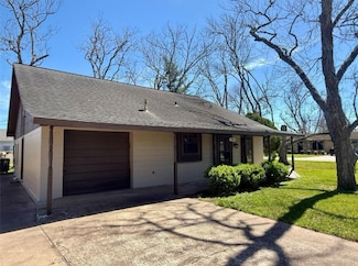 201 2nd St, Brazoria, TX 77422