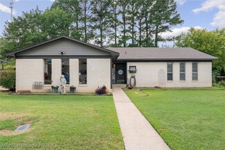 102 Sequoyah St, Poteau, OK 74953