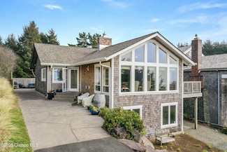 723 Oak St, Cannon Beach, OR 97110