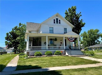 1133 Main St, Grinnell, IA 50112
