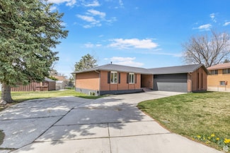 2195 Pinecrest Ln, Sandy, UT 84092