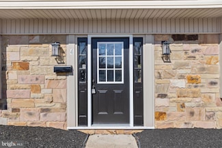4 Traynor Ln, Willingboro, NJ 08046