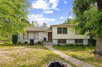 208 Cache Cir, Chickasaw, AL 36611