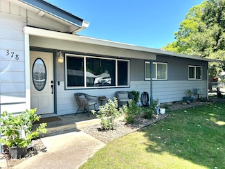 378 S Central Valley Dr, Central Point, OR 97502