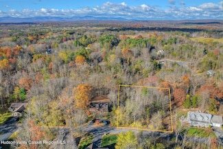 71 Derrick von Brummel Cir, Sleepy Hollow Lake, NY 12015