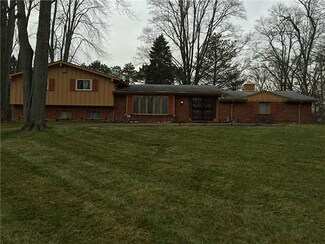 1107 Greenhills Rd, Toledo, OH 43607