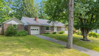 76 Saint Laurent St, Epping, NH 03042