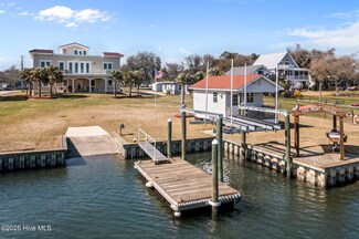 1044 Mallard Bay Rd, Hampstead, NC 28443