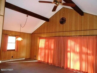 134 Washington Dr, Dingmans Ferry, PA 18328
