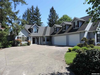 910 7th St, Lyons, OR 97358