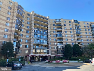 8360 Greensboro Dr Unit 117, McLean, VA 22102