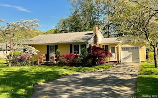 105 Krause Rd, Mattituck, NY 11952