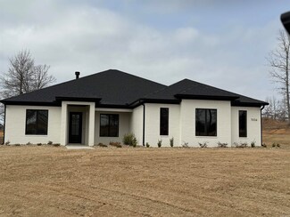 1036 Creekwood Cir, Bauxite, AR 72011