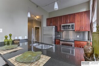 300 S 16 St Unit 704, Omaha, NE 68102